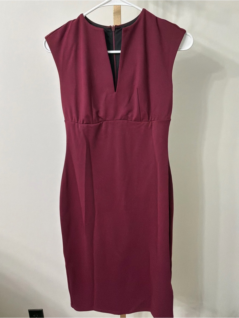 HALARA Sleeveless Wine Midi Sheath Dress